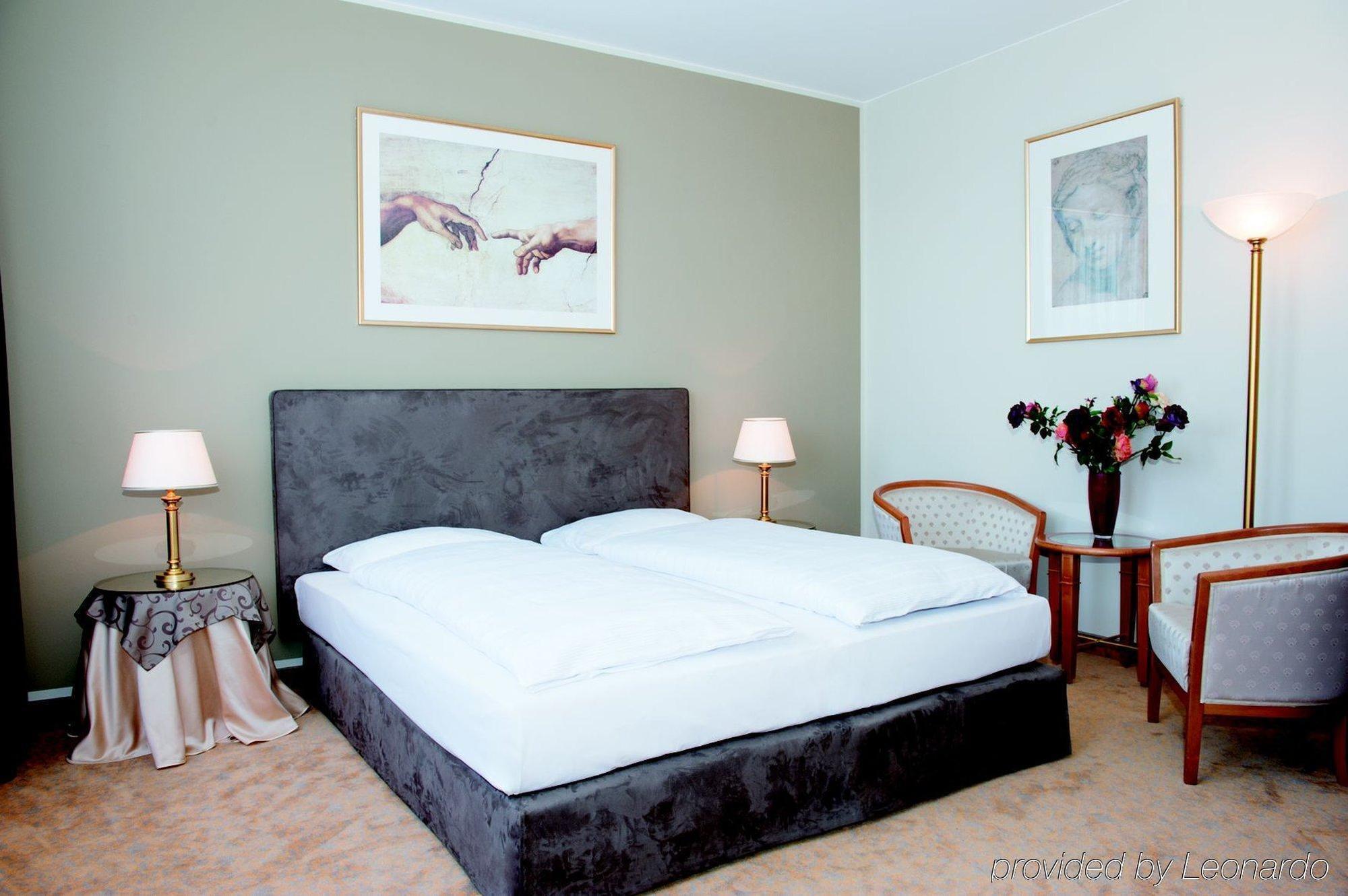 Victor'S Residenz-Hotel Saarlouis Exterior photo